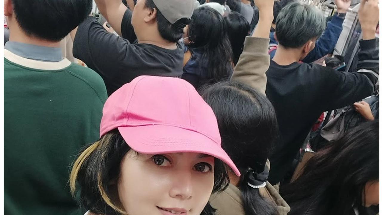 Jarang Tersorot, Ini 6 Potret Terbaru Dewi Lastmi AFI yang Dinikahi Pria Jepang