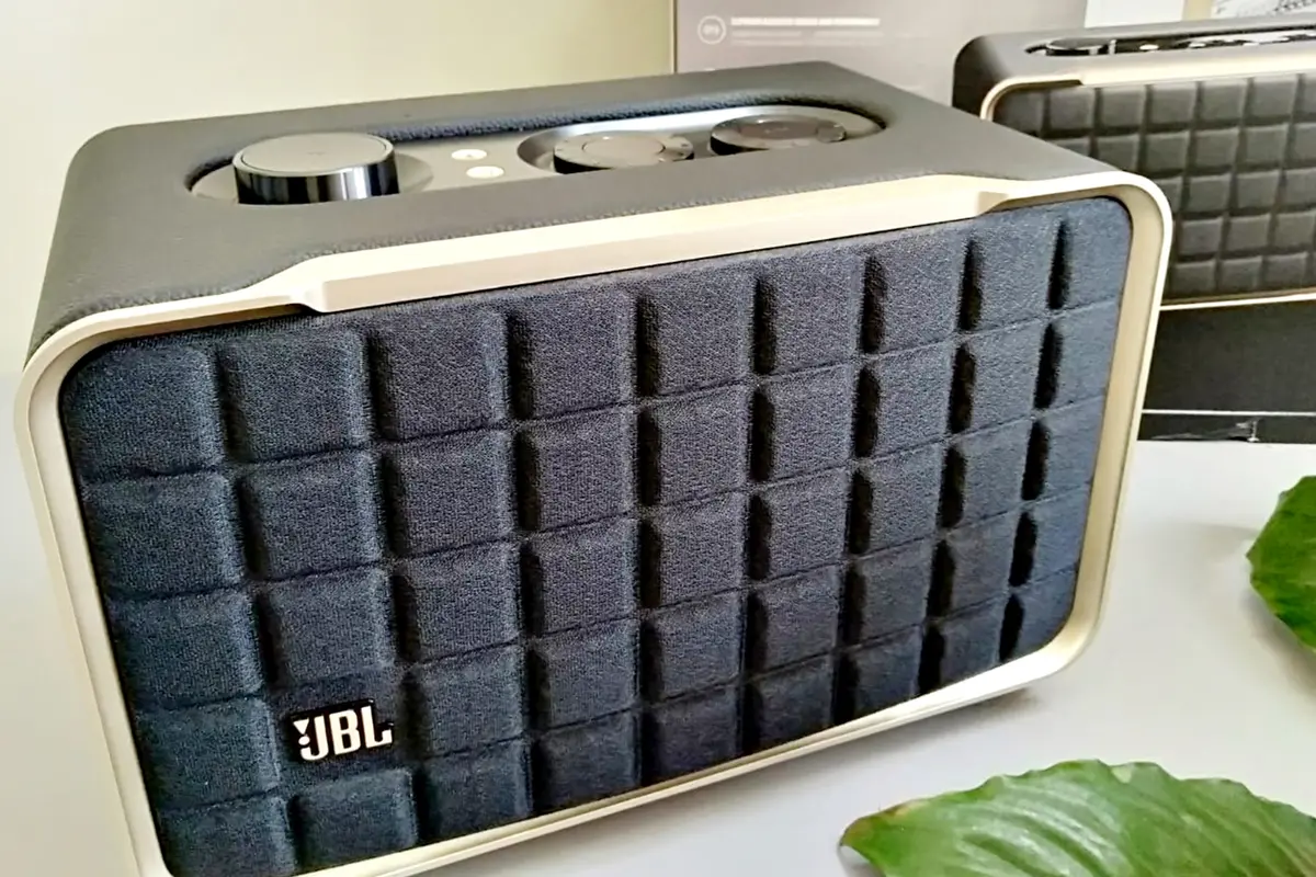 JBL Authentics 200