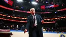 Pelantikan Donald Trump di dalam Gedung Capitol hari ini yang merupakan pertama kali dalam 40 tahun terakhir upacara pelantikan Presiden Amerika Serikat. (Jim WATSON/AFP)