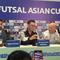 Pelatih timnas futsal putra Indonesia Hector Souto (tengah) saat menghadir konferensi perss jelang Piala Asia Futsal 2026 di Indonesia Arena, Senayan, Senin (26/1/2026). (Liputan6.com/Melinda Indrasari)