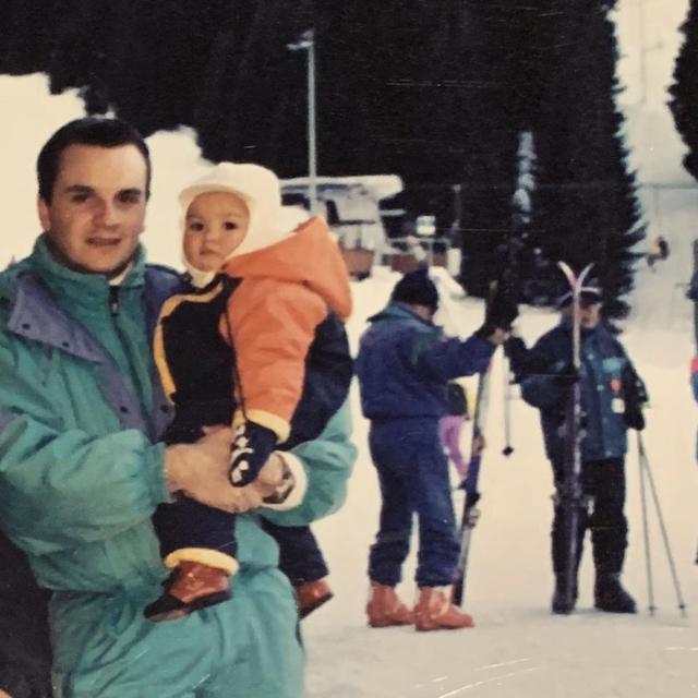 Potret Masa Kecil 6 Artis Wanita Blasteran Bareng Ayah, Penuh Kehangatan