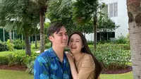 Rumah tangga Lady Nayoan dan Rendy beberapa minggu ini menjadi perbincangan. Dari mulai kabar perselingkuhan Rendy dengan Syahnaz hingga akhirnya Lady melayangkan gugatan cerai. Seperti diketahui, Lady melayangkan gugatan cerai terhadap Rendy pada Senin 10 Juli 2023 lalu. [Instagram/rendykjaernett1]