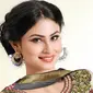 Mouni Roy akan memainkan peran ganda di Naagin 2, yakni sebagai Shivanya sekaligus putrinya, Shivangi. 