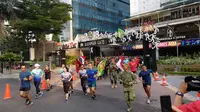 TNI menggelar lari pagi bertajuk Fun Run 5K dalam rangka menggalang dana untuk korban gempa Lombok dan Palu. (Liputan6.com/Nafiysul Qodar)