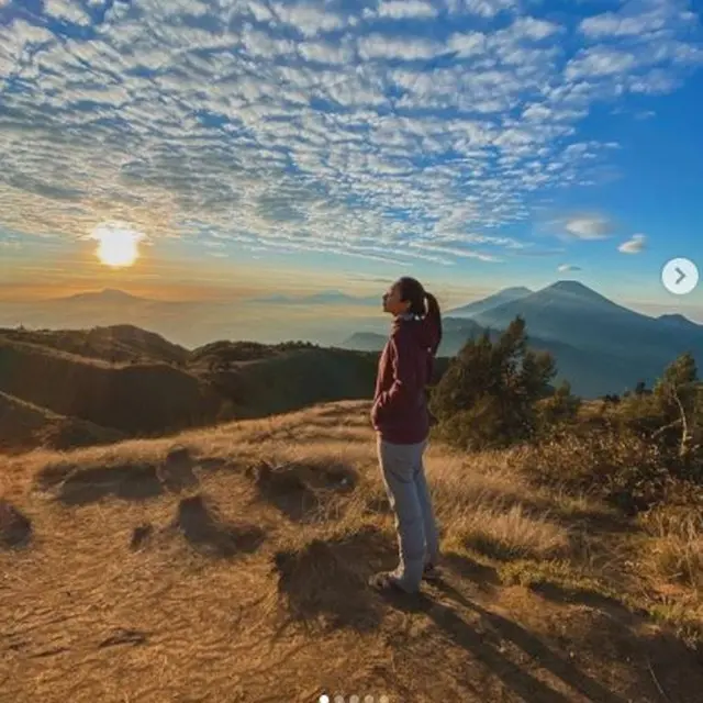 Dinda Kirana Rasakan Keindahan Alam Saat Mendaki Gunung Prau