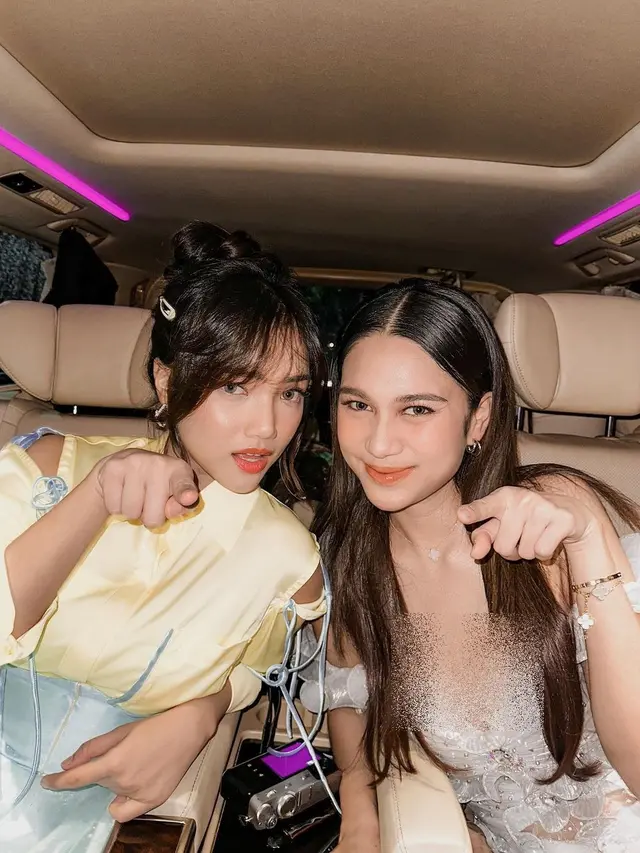 6 Potret Fuji dan Azizah Salsha di Gala TikTok Replay 2023, Tampil Manis dan Ceria