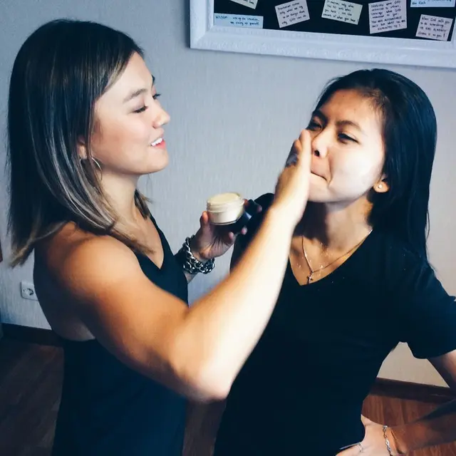 6 Potret Persahabatan Agnez Mo dan Greysia Polli, Bak Saudara Kandung