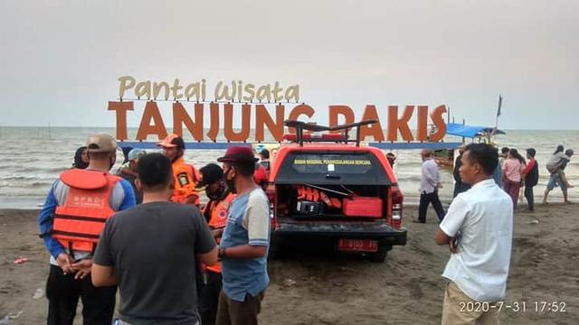 Kurnia Deni (7 th), ditemukan meninggal dunia di Pantai Tanjung Pakis, Karawang. (Foto: Liputan6.com/Abramena)