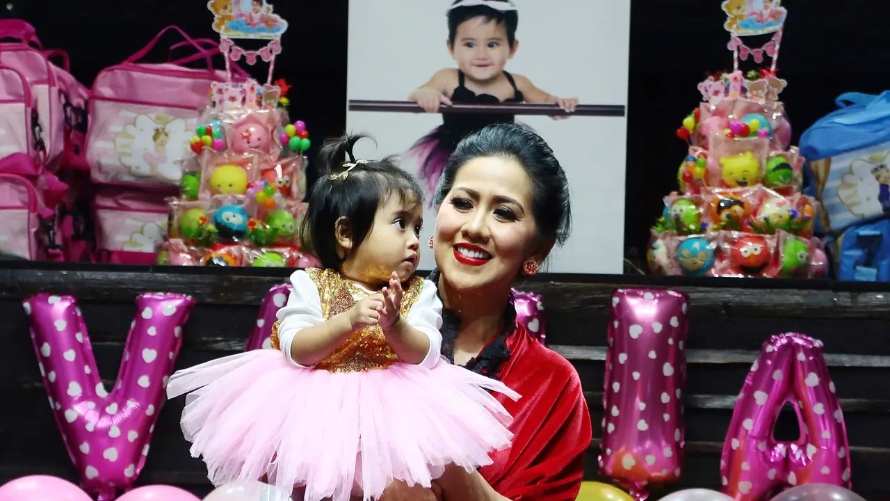 [Bintang] Venna Melinda Persembahkan Lagu Cinta Tak Bersyarat untuk Vania