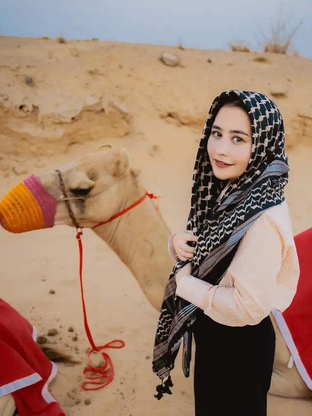 Gaya Prilly Latuconsina Bak Musafir Kenakan Sorban di Dubai, Sorotan Mata Indahnya Bikin Salah Fokus