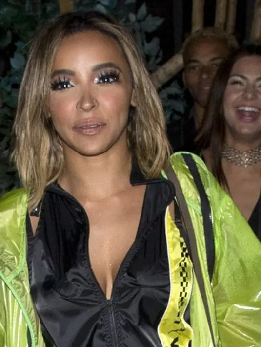 Sumber tersebut bahkan menjelaskan bahwa Tinashe berbohong alias mengarang cerita mengenai Ben Simmons. (bossip)