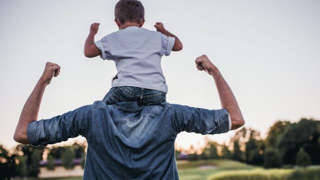 Ayah dan Anak. (foto: Pinterest/City Mom Collective).