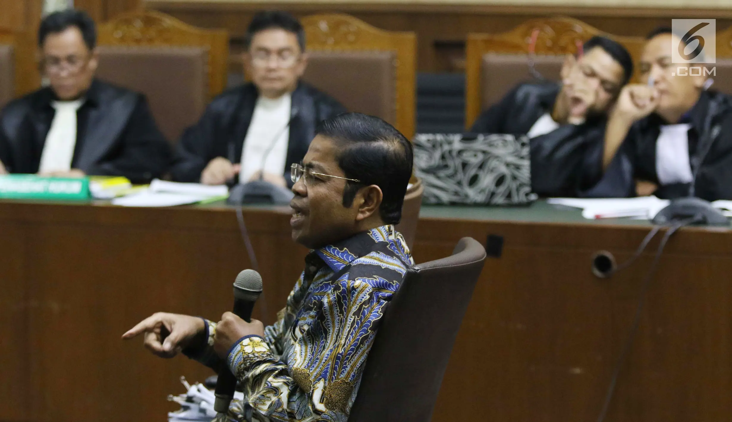 FOTO: Idrus Marham Jalani Sidang Pemeriksaan Terdakwa Kasus PLTU Riau-1 ...