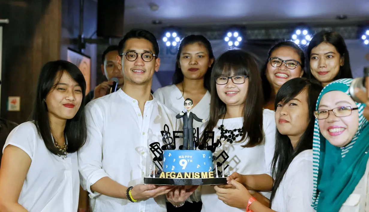 Penyanyi solo, Afgan baru saya merayakan ulang tahun ke sembilan para penggemarnya yang biasa disapa Afganisme. Baginya, bersama penggemar bukan hanya sekedar penyanyi dan idola, tapi lebih dari itu. (Adrian Putra/Bintang.com)