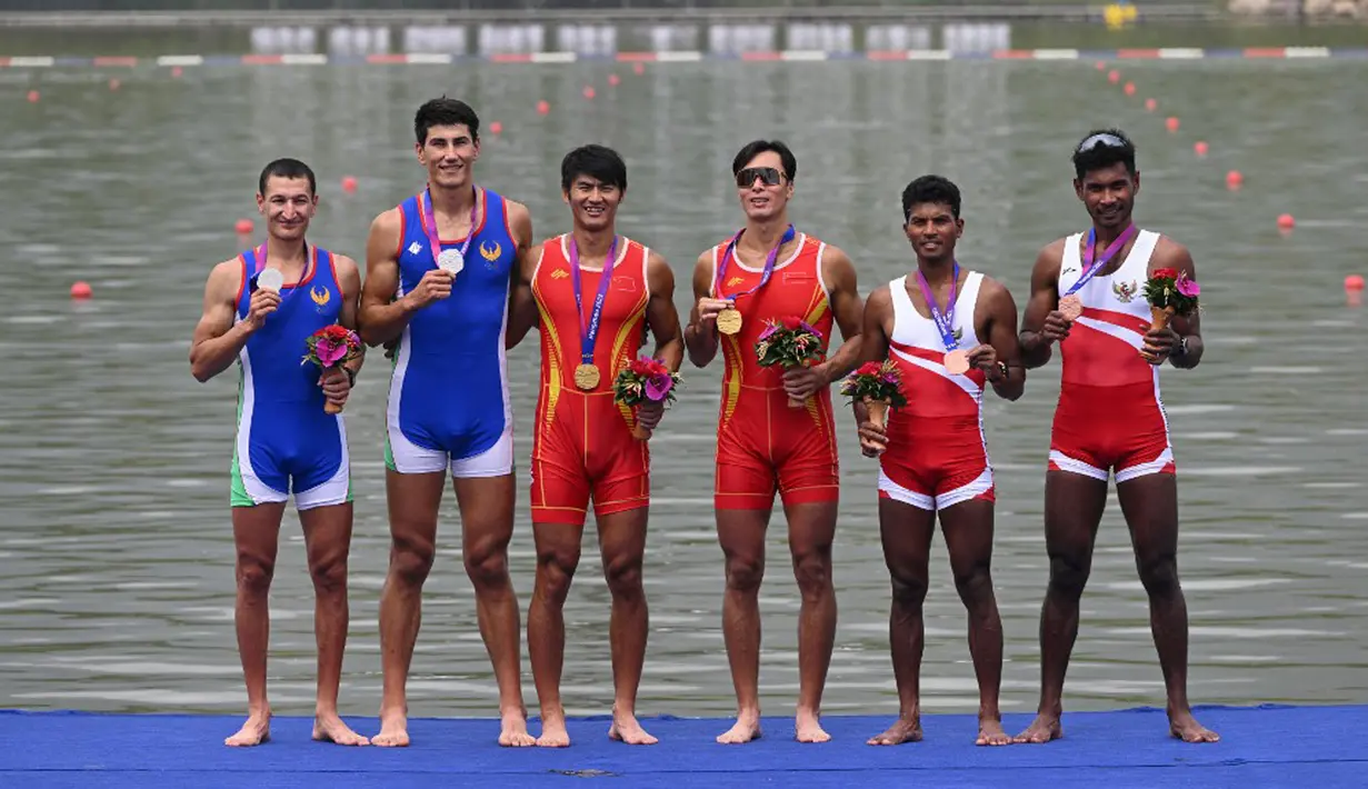 China keluar sebagai yang tercepat disusul Uzbekistan yang menyalip duo Indonesia jelang 2000 meter menuju garis finish. (JUNG YEON-JE/AFP)
