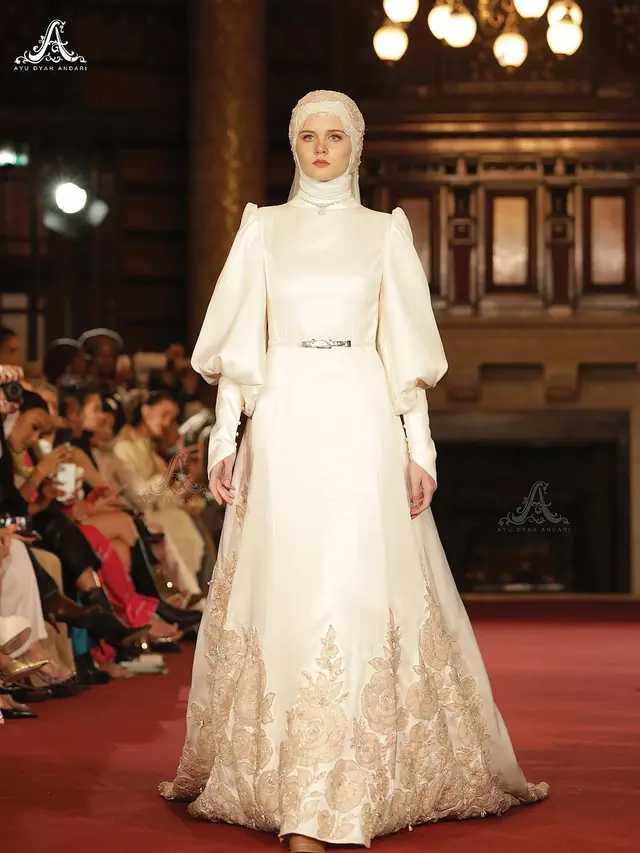 Kolaborasi Ayu Dyah Andari dan Putri Zulkifli Hasan, Tampilkan Koleksi Bertema Perempuan Tangguh di London Fashion Week