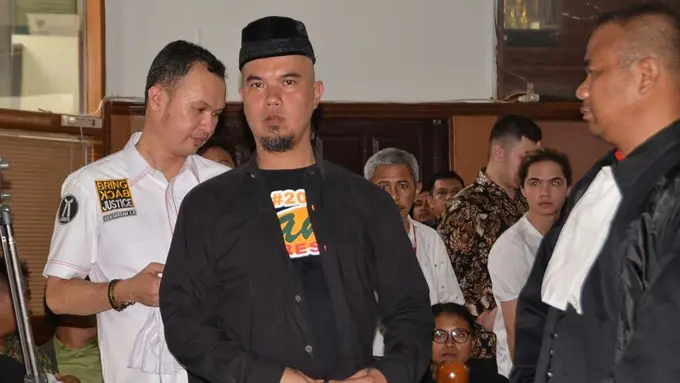 [Bintang] Ahmad Dhani di Persidangan