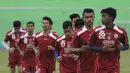 Sejumlah pemain Arema Cronus berlari santai pada latihan jelang leg kedua semi final Piala Presiden melawan Sriwijaya F.C di Stadion Gajayana, Malang, Rabu (7/10/2015). (Bola.com/Vitalis Yogi Trisna)