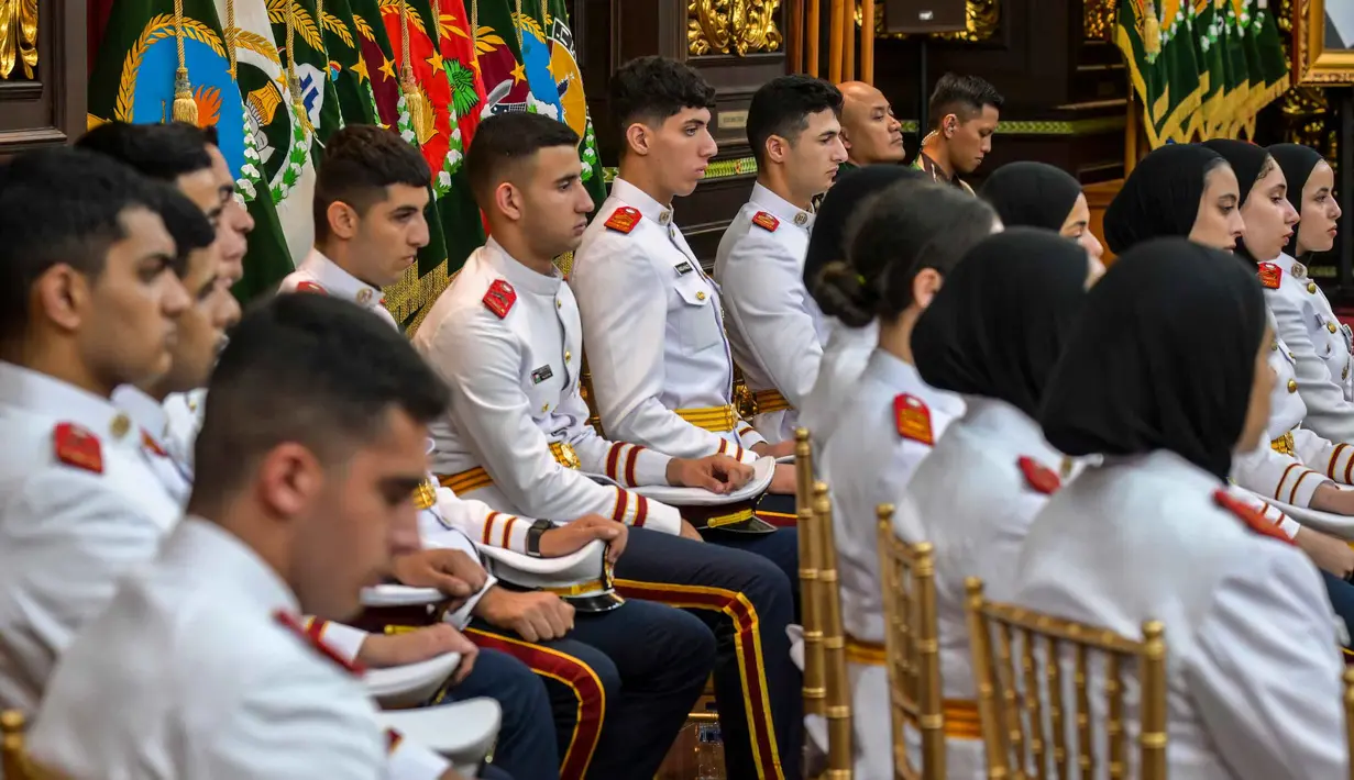 Mereka merupakan mahasiswa dari program beasiswa jangka panjang yang sejak 2024 menempuh pendidikan di Unhan.  (BAY ISMOYO/AFP)