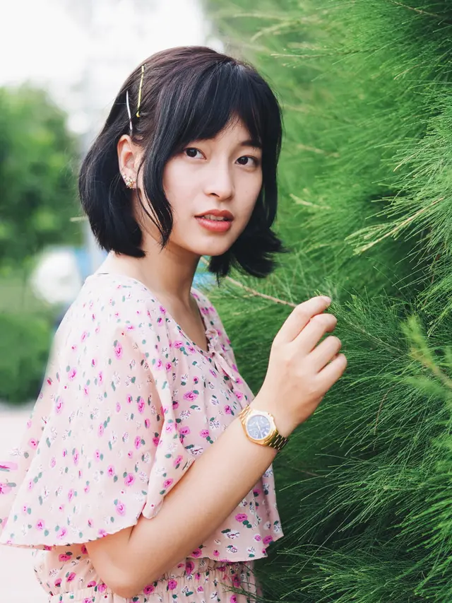 kalem imut rambut pendek sedih