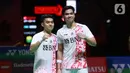 Ganda putra Indonesia, Leo Rolly Carnando/Daniel Marthin, berpose setelah menaklukkan wakil Jepang, Takuro Hoki/Yugo Kobayashi pada laga semifinal Indonesia Masters 2023 di Istora Senayan, Jakarta, Sabtu (28/1/2023). Wakil Indonesia itu menang dengan skor 18-21, 21-17, 21-3. (Bola.com/M Iqbal Ichsan)