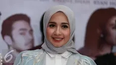 Aktris Laudya Cynthia Bella saat jumpa press original soundtrack "Surga Yang Tak Dirindukan 2" di kawasan Kemang, Jakarta, Jumat (27/1). (Liputan6.com/Herman Zakharia)