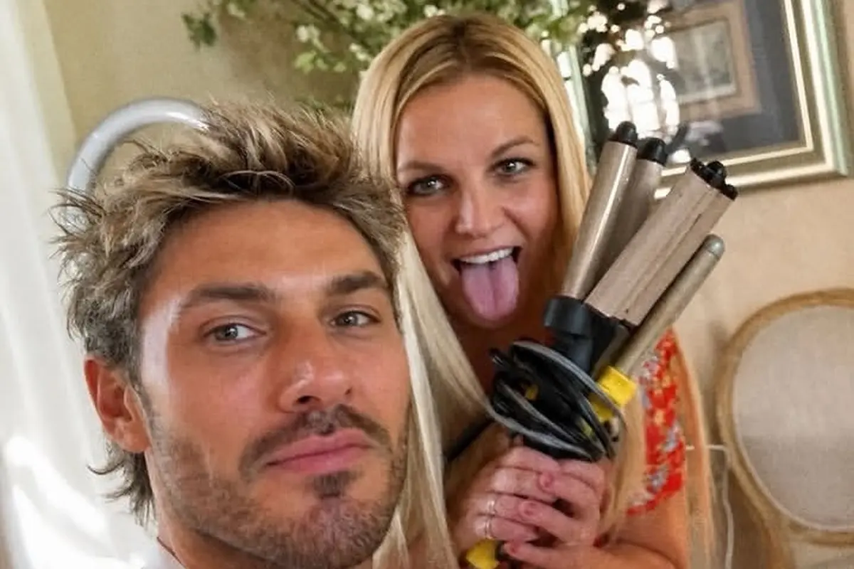 Britney Spears Pamer Gaya Rambut Baru, Chris Appleton Akhirnya Wujudkan Kolaborasi Impian