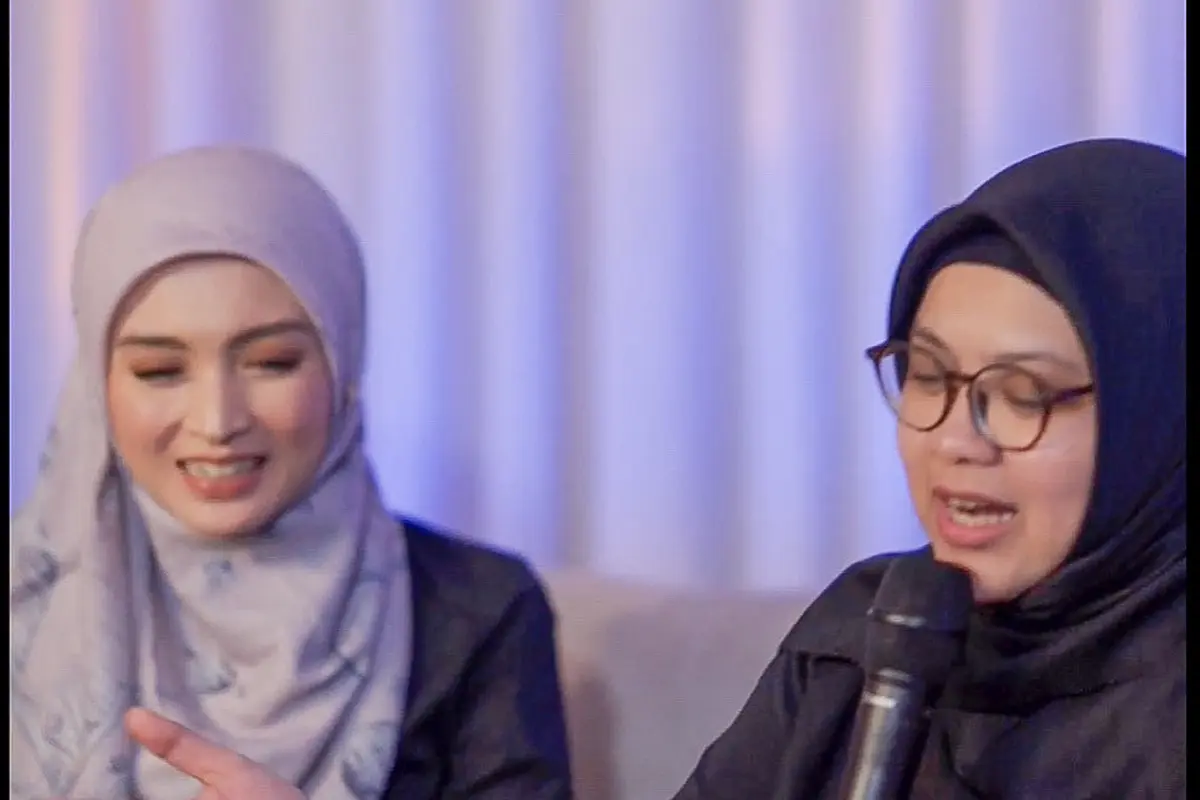 Donita tunjukkan kebolehannya bernyanyi dalam kolaborasi bersama Risna Ories. [Foto: Ist]