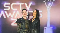 Bule dan Nena Ghoib di SCTV Awards 2023
