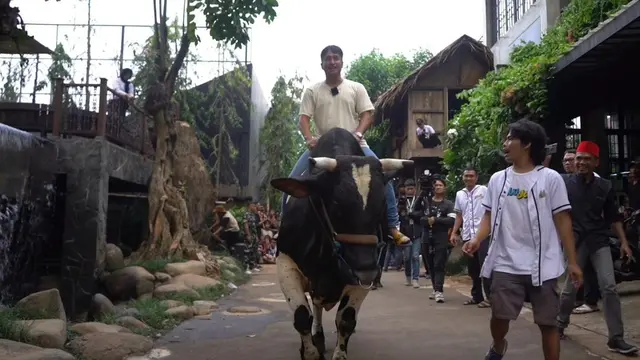 8 Potret Artis Bareng Hewan Kurbannya Sebelum Disembelih, Kambing hingga Sapi Jumbo