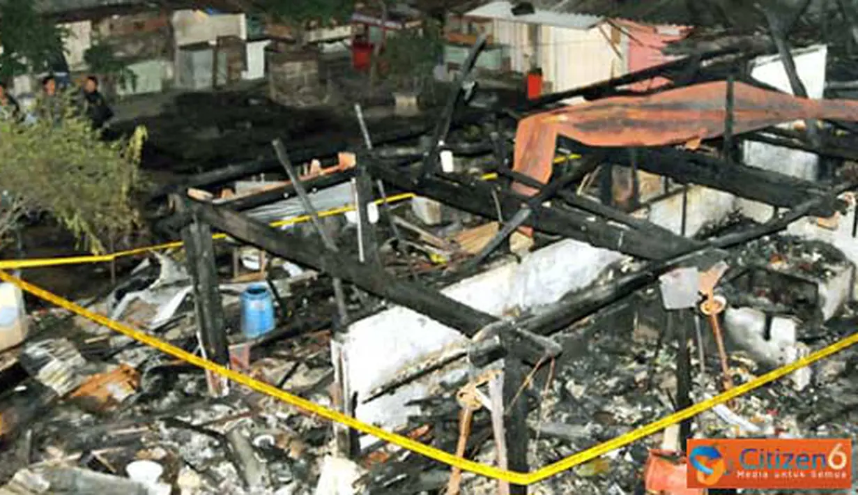 Citizen6, Kapuas: Rumah dan kios Pasar Palingkau terbakar. (Pengirim Hendra)
