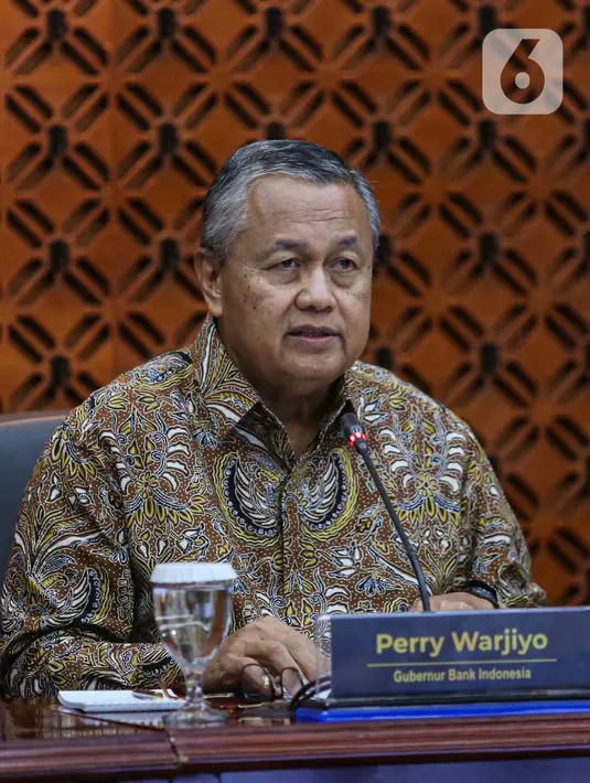 Gubernur Bank Indonesia (BI), Perry Warjiyo menjelaskan keputusan tersebut diambil sebagai langkah konsistensi untuk menjaga stabilitas ekonomi dan keuangan. (Liputan6.com/Angga Yuniar)