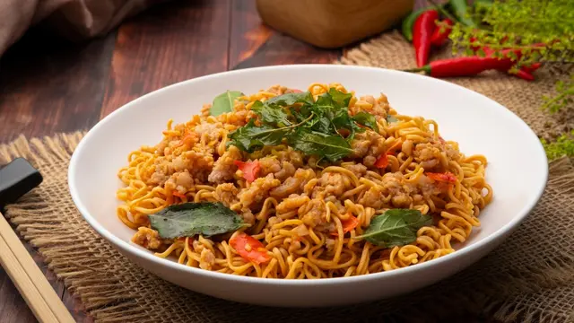 Food Hack Mie Instan Pedas Terenak yang Bisa Dicoba Sendiri, Cita Rasanya Nggak Bikin Nyesel