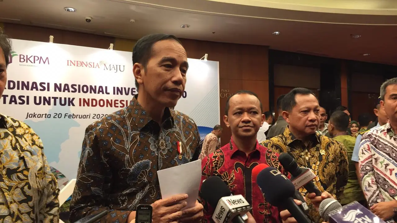 Presiden Jokowi angkat bicara soal polemik salah ketik dalam draf Rancangan Undang-undang (RUU) Omnibus Law Cipta Kerja.