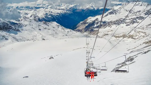 Gondola di Tempat Bermain Ski