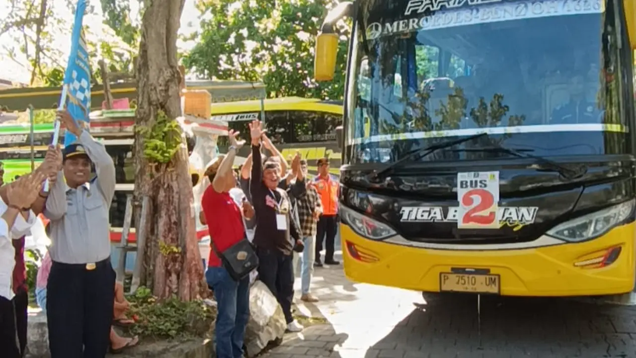 Mudik Gratis warga Banyuwangi di Bali dilepas Wali Kota Denpasar, I Gusti Ngurah Jaya Negara (Istimewa)