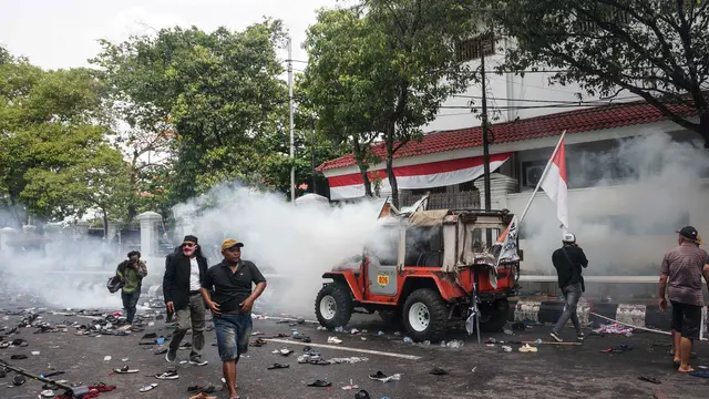 Berujung Ricuh, Aksi Unjuk Rasa Warga di Pati Jawa Tengah