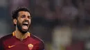 Ekspresi pemain AS Roma, Mohamed Salah, setelah mencetak gol pertama ke gawang Bayer Leverkusen dalam laga Grup E Liga Champions di Stadion Olimpico, Roma, Kamis (5/11/2015) dini hari WIB. (AFP Photo/Andreas Solaro)