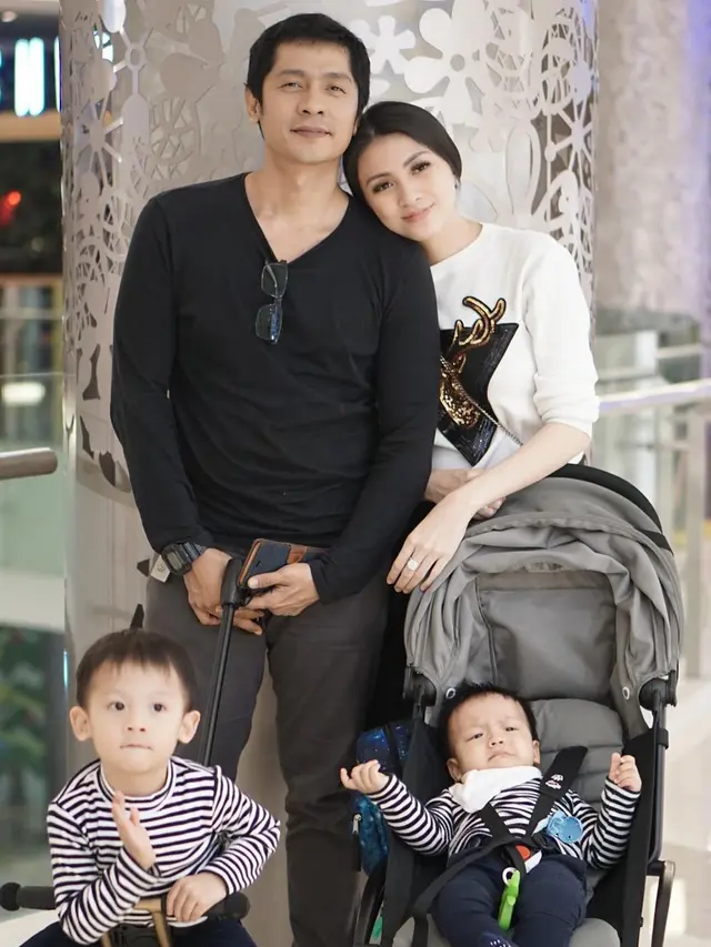 [Fimela] Adi Nugroho dan Donita