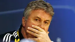 Chelsea&#039;s manager Guus Hiddink gives a press conference before the forthcoming UEFA Champions League first knockout round first leg match against Juventus, at Stamford Bridge on February 24, 2008. AFP PHOTO/GLYN KIRK