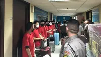 Direktorat Jenderal Imigrasi Kementerian Hukum dan Hak Asasi Manusia (Kemenkumham) menahan 26 orang warga negara asing asal Republik Rakyat Tiongkok (RRT) di ruang detensi.