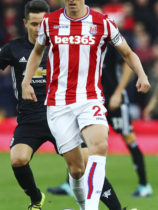 3. Darren Fletcher - Kualitas yang dimiliki pemain berkepala tiga ini masih layak berkompetisi di Liga teratas. Namun klub yang tengah ia bela justru tenggelam ke jurang degradasi. (AFP/Geoff Caddick)
