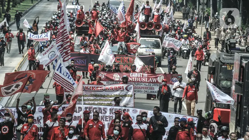 Aksi Konvoi Buruh Tolak UU Cipta Kerja