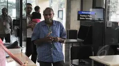Kerabat dari para tahanan KPK berkunjung ke KPK untuk menjenguk para tahanan di gedung KPK, Jakarta, Kamis (14/5/2015). (Liputan6.com/Herman Zakharia)