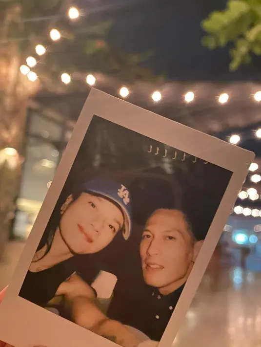 "Happy 3rd anniversary my love, Thanks Juna for all the memories we've had together. No matter how old we get, and how many more birthdays we celebrate, I'll always be there to share the memories with you," tulisnya. [Instagram instagram @ncit90]