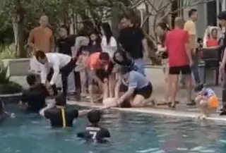 Bocah tenggelam di kolam renang Medan (Foto: Tangkapan Layar)