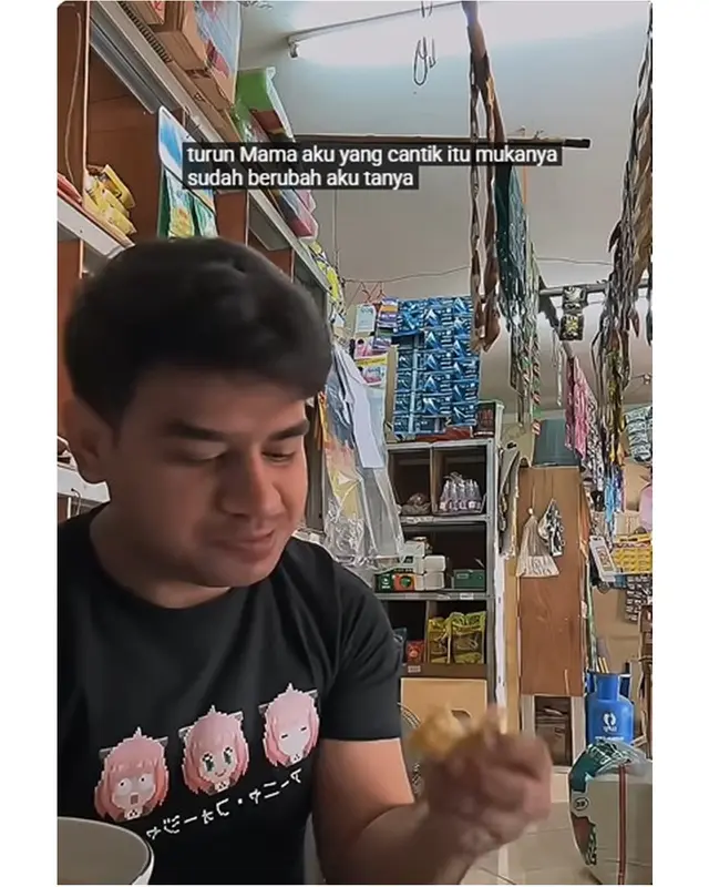 6 Potret warung sembako Fadil Jaidi yang menyatu dengan rumah, desainnya sederhana