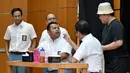 3 Menteri Main Drama: Mendikbud Nadiem Makarim, Menparekraf Wishnutama , Menteri BUMN Erick Thohir , Komedian Sogi Indra Dhuaja, dan Bedu tampil dalam drama bertajuk Prestasi Tanpa Korupsi di SMKN 57, Jakarta Selatan, Senin (9/12/2019). (Foto:Biropress Kepresidenan)