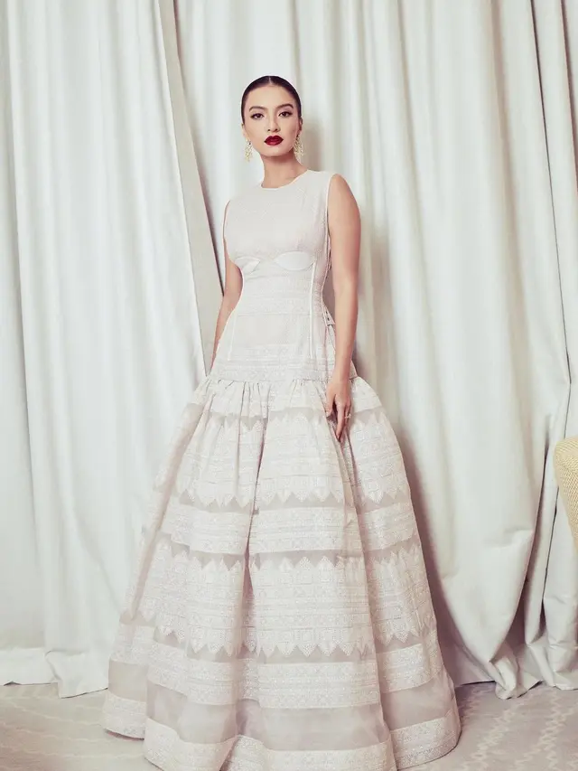 9 Gaya Glamor Raline Shah Hadiri Festival Film Cannes dari Tahun ke Tahun, Mana yang Jadi Favoritmu?