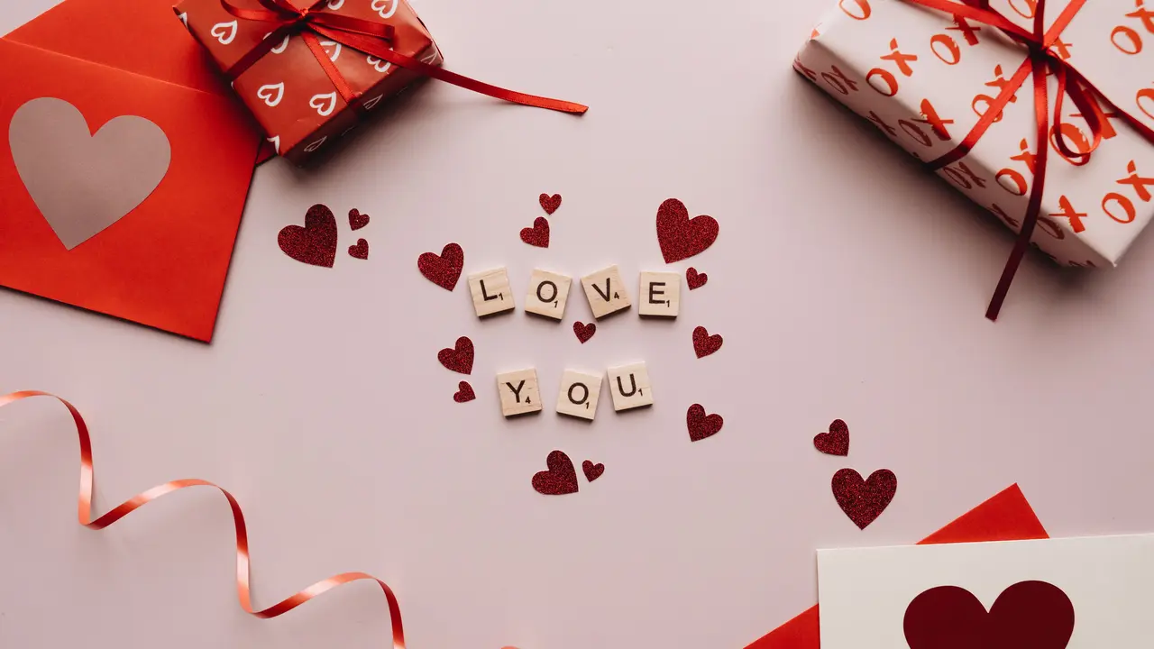 Tak Selalu Lewat Kata-Kata, Ini Cara Zodiak Menunjukkan Cinta